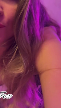 Luxurious Bitch Renata Fox Satisfies Herself, Cums Brightly in Her Fur Coat