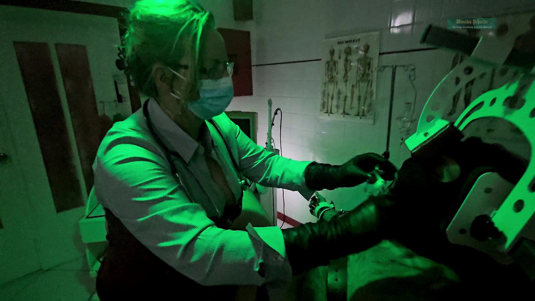 Strict Senz: Ústav lékařské péče oprav první vyšetření