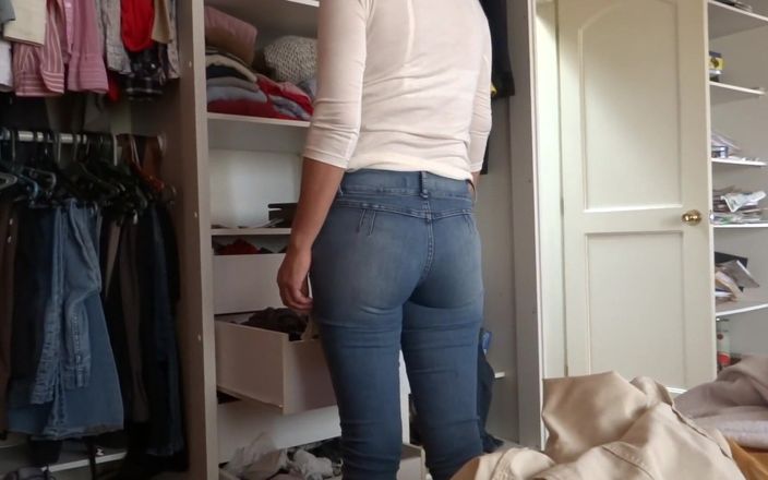 Ardientes69: My Wife's Friend Showing off Her Ass Before a Threesome