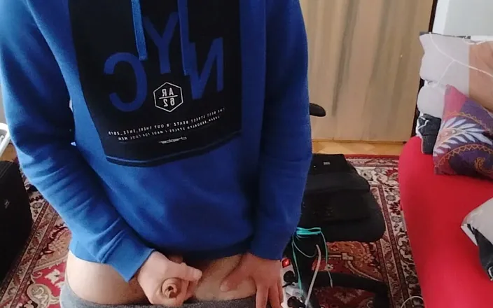 jerkofflover: Relax at Home Solo