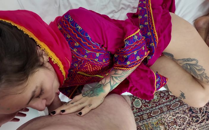 Qombol: अफगान लड़की मेरा लंड चूसती है