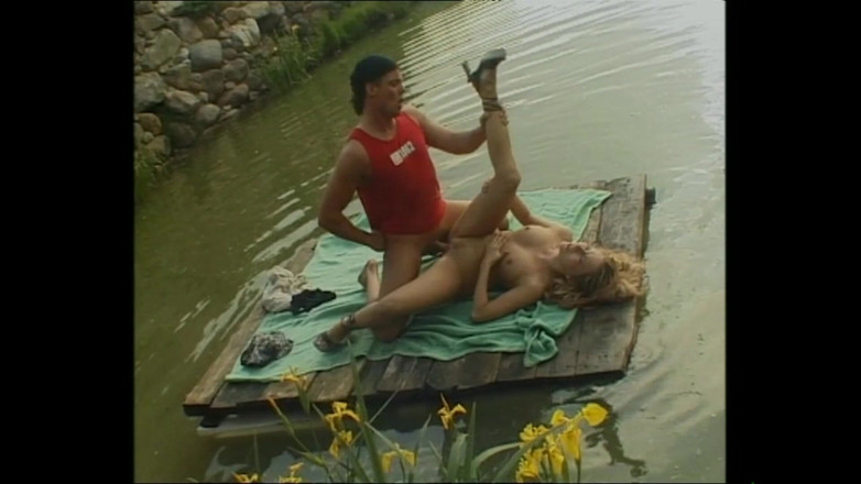 MMV films - The Original: Cewek bahenol ini lagi asik ngomong jorok dan memek behenolnya...