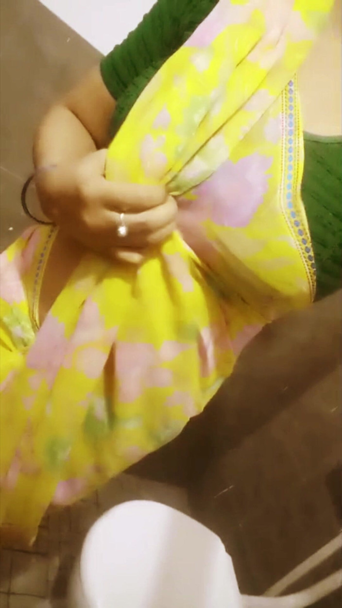 Desi_Tease_Queen: Desi Bhabhi Saree plaagt - langzaam tillen &amp; gluren - Geen gezicht - 4k hoge...