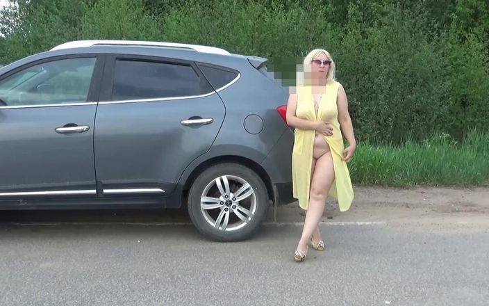 RedRoseRus: Summer MILF Walking Naked of the Road.