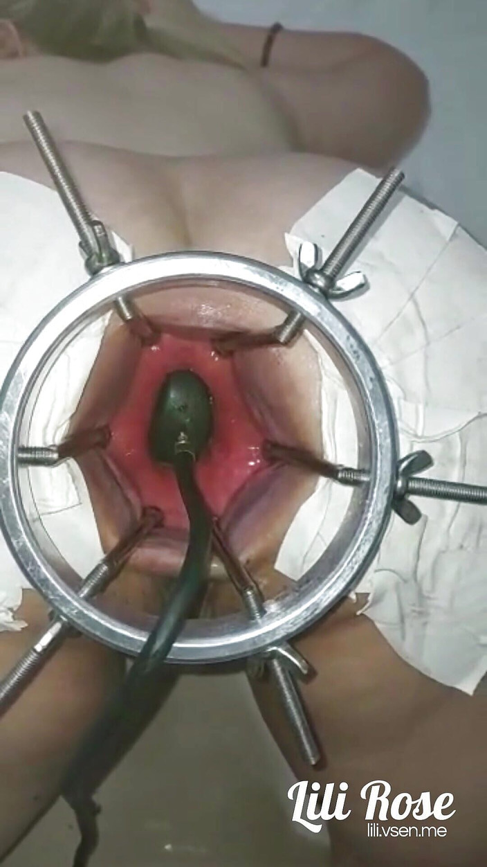 Lili Rose Bra: Strkání obrovského robertku do mého zlomeného zadku