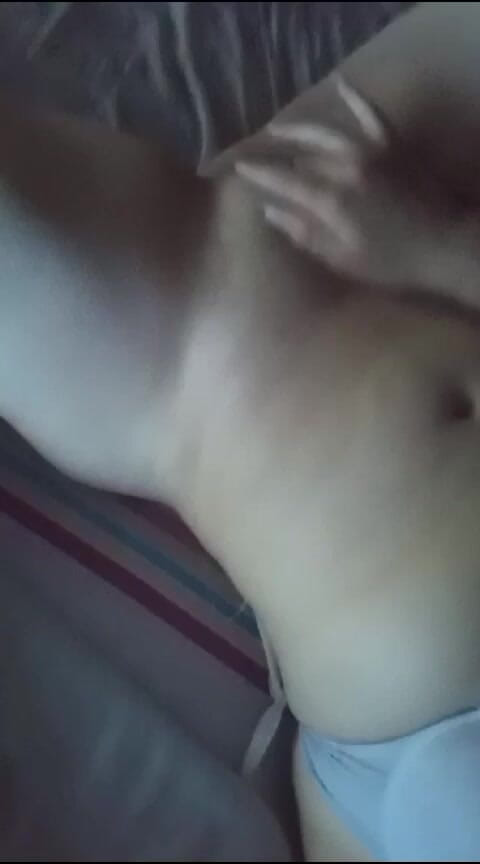 Chinitta: 独自在家自慰 - 1