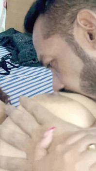 Bhaiya nebyla doma, tak jsem si hrál s bhabhi
