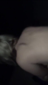 Fru suger kukar vid glory hole