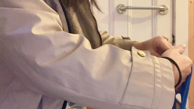 sweethanajapanese: Hana Senta No Banheiro Para Limpar Sua Buceta Peluda