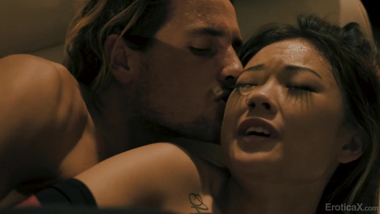 Erotica X: สาวเอเชียตัวเล็กน่ารัก Lulu Chu เย็ดคืนฮาโลวีน - Eroticax