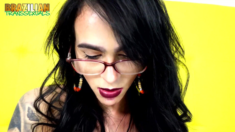 Tgirl 40: ¡Trans Alessandra Matarazzo acaricia su gran polla!