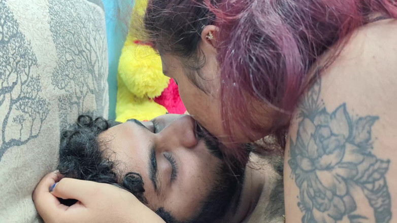 Vaigavarun45: Flicka leker med penis hon kysser pojke läppar sedan pojke...