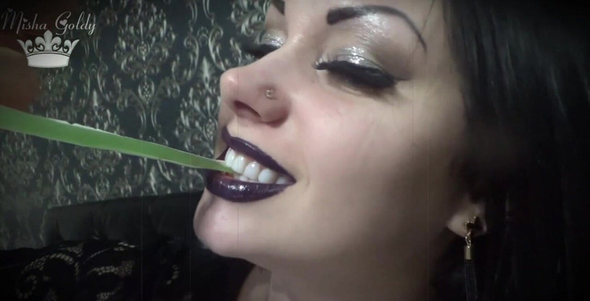 Goddess Misha Goldy: 내 새로운 립스틱 페티쉬와 비디오: 내 입술과 거미 곰을 위한 5명의 콜러