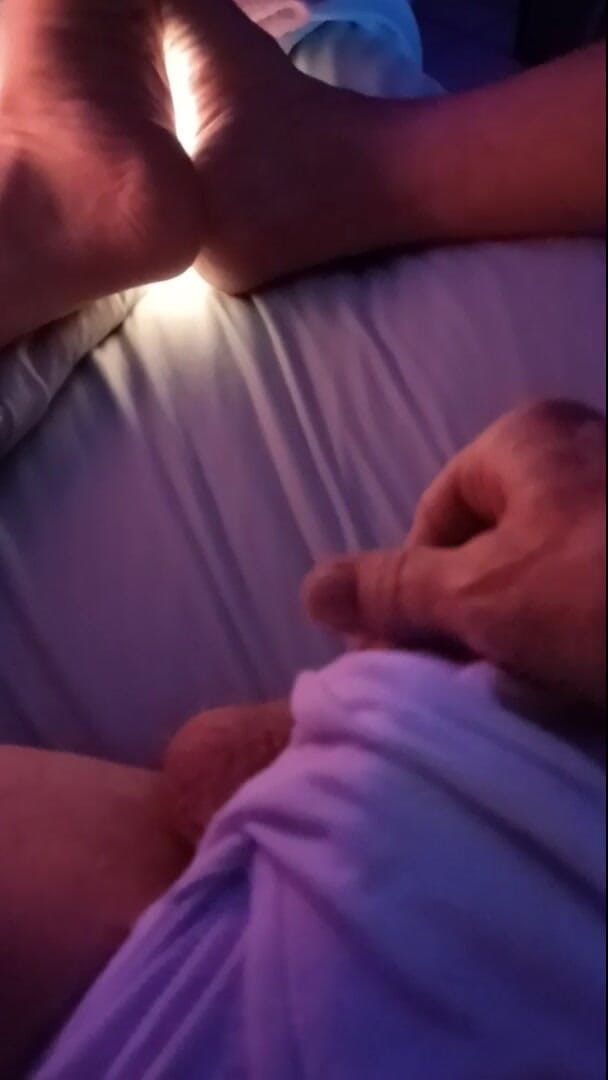 Hairyartist: बालों वाली कहती है कि मेरे तलवे चाहिए