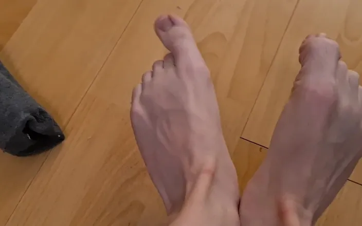 Prettyboi2000x: For the Guys That Like My Feet, This Is for...