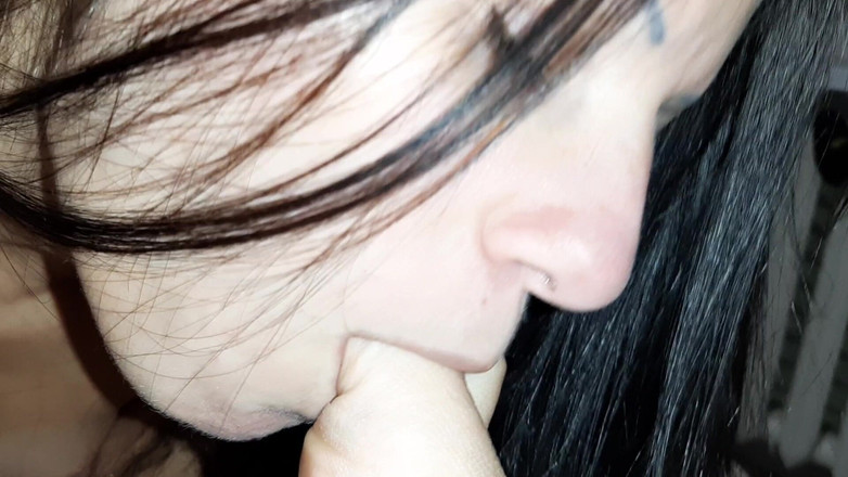 Lesbian-illusion: İki kaltağım önce ayaklarımı tutkuyla yalıyor, sonra ikisi de aynı anda...