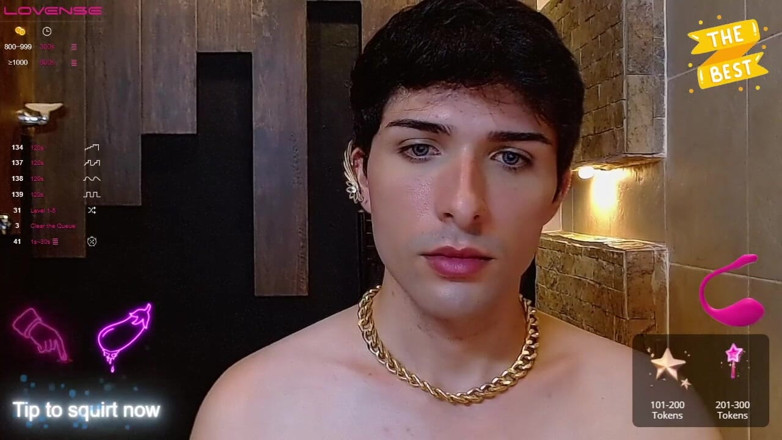 Diego_latinboy: Худенькая колумбийка с огромным толстым членом возбуждается в ванной и снимает себя на видео