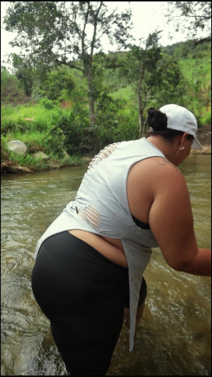 Lexly_16: 강에서 섹스할 곳을 찾고 있습니다.