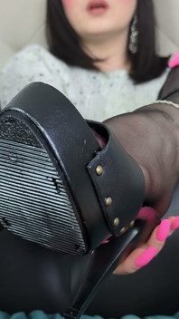 (686) Footjob in calze nere e leggings bagnati - Dame olga (4k)
