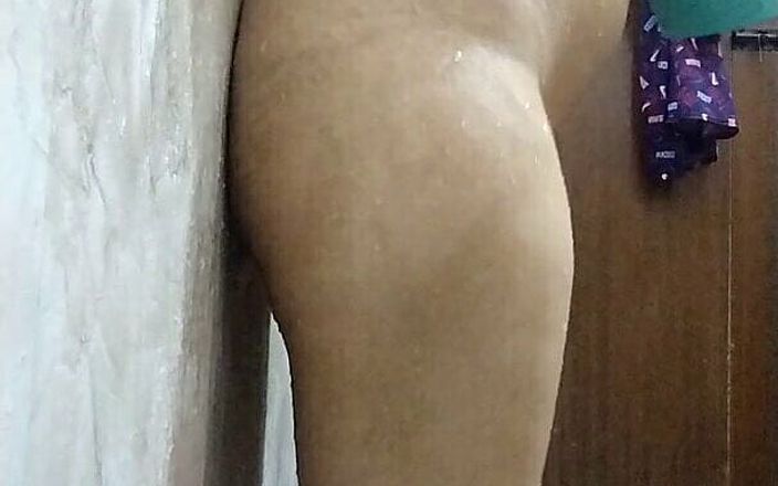 Riyathakur: Mahasiwi hot india lagi asik mandi