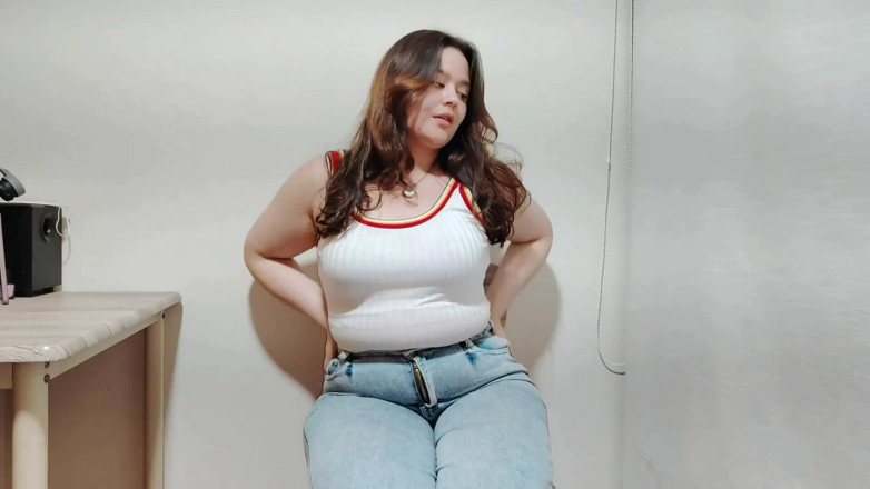 Nicole Passat: Cute Chubby Girl Masturbates and Squirts