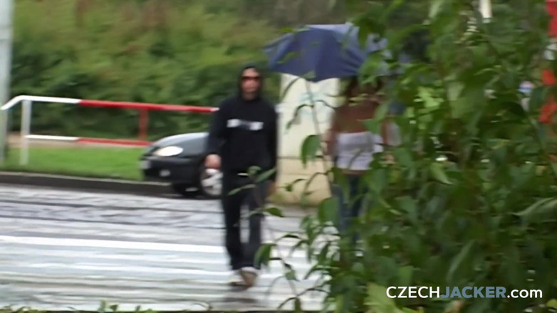 Czech Jacker: Tjeckiska Jacker 9: Bröst i regn - våt, tight och helt utsatt