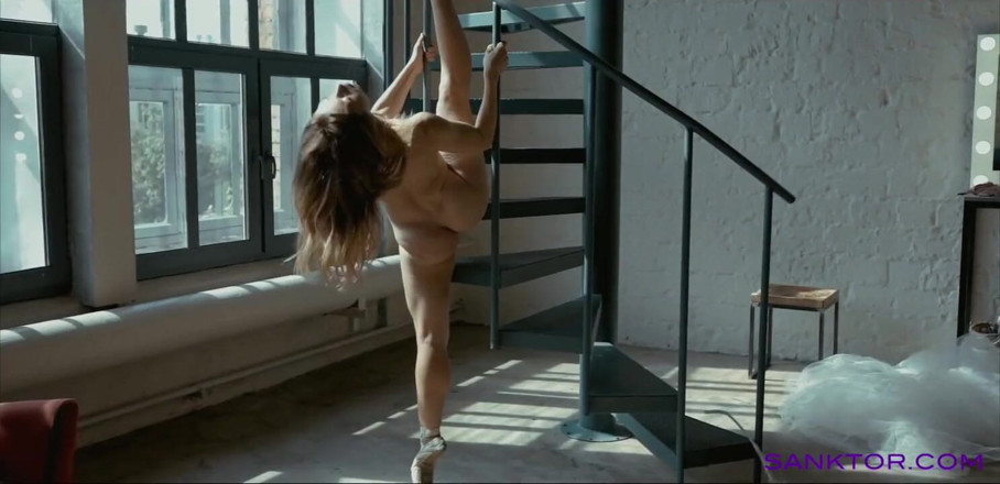 SANKTOR: Ballerina classica nuda . Arte video erotico.