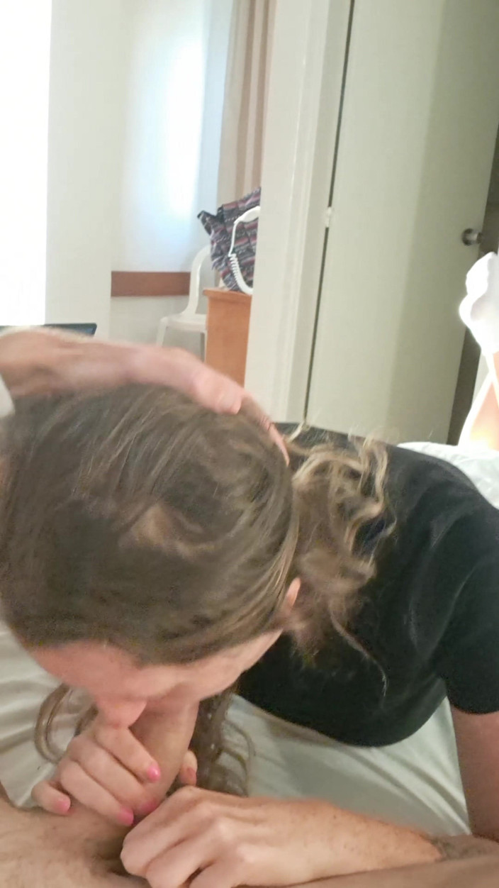 ScottishSweetie: Kouřím ho od měkkého po 9 palců, jeho penis je tak...