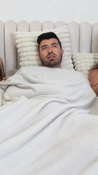 Nous vérifions si mon ami est gay ou s’il aime juste nous voir nus lors de soirées pyjama