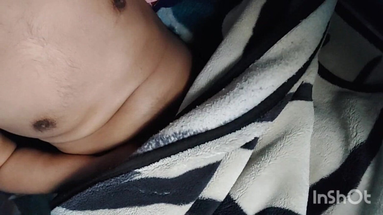 Bigcocka: 이불에 나는 알몸이고 내 대물 자지를 즐기고 있어