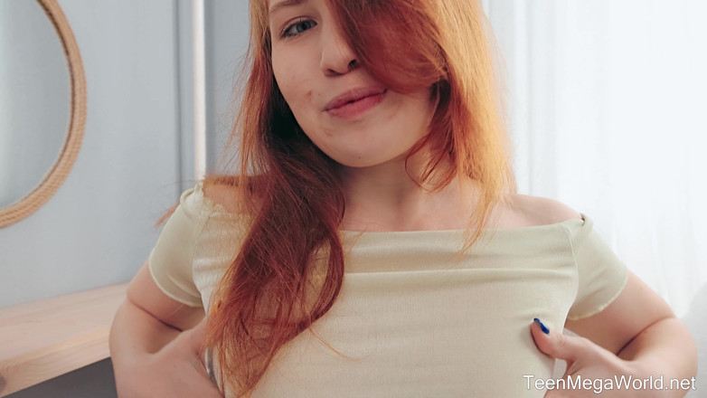 Teen Mega World: Orgasmi di per stimolare la sua mente