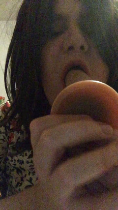 BifloXXX: Hnědovlasá crossdresser deepthroat dildo
