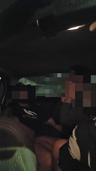 Am găsit un bărbat într-o piață publică, m-a futut în fața cuckold-ului