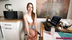 Amelie Dubon: Sousedka přišla na čaj a dostala sperma do pusy - Amelie Dubon