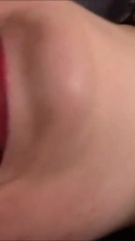 Peluda gordinha gata adora se masturbar com seu brinquedo de vibrador