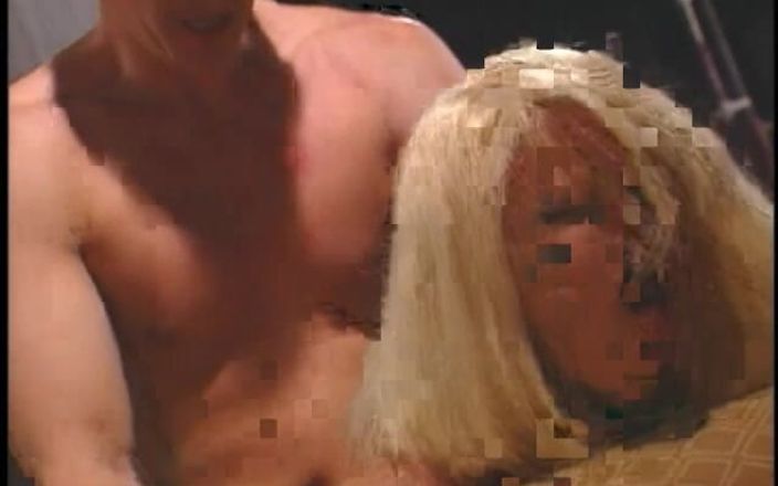 Babe Stars: Underbar blond skönhet med stora skrymmande bröst Julie Rage gillar...
