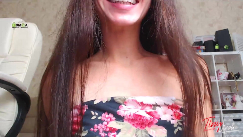 NicoleAndAlex: kolej ki yuva larki kaimre par apna aakarshan dikhaati hai. 4k...