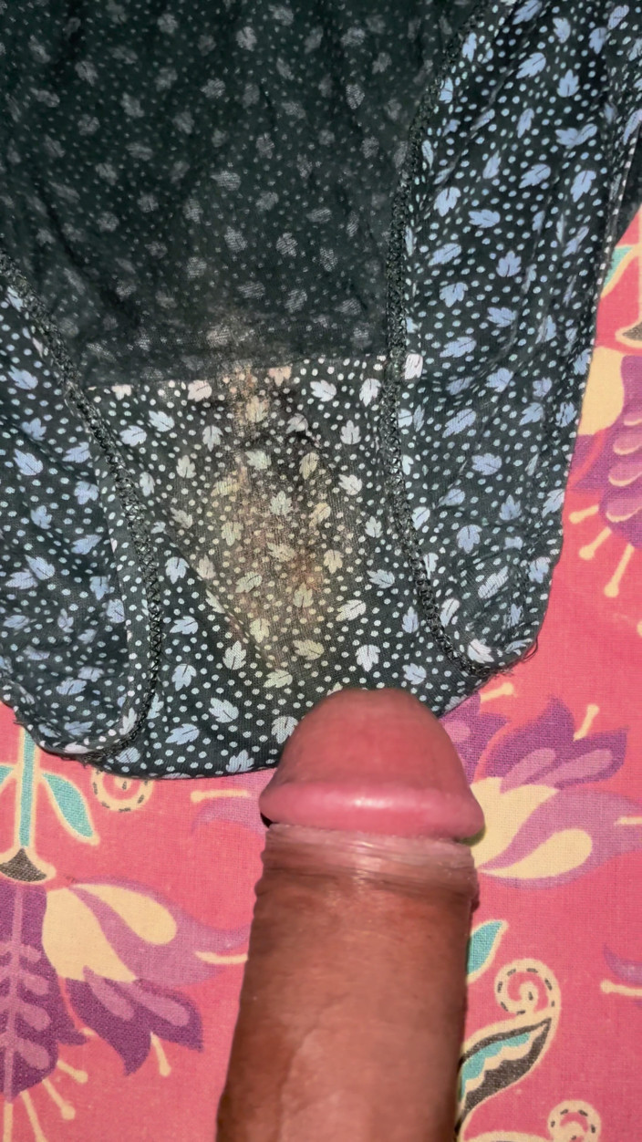 Cumlover35804: My Stepdaughter Is Very Dirty and Smelly Panties