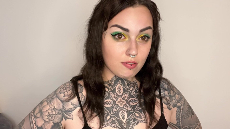 Miss Valentina: Non potrai mai scappare nelledgies