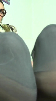착유 냄비 레이디 빅토리아 발렌테에서 치즈 발과 사정의 엄격한 냄새 맡기