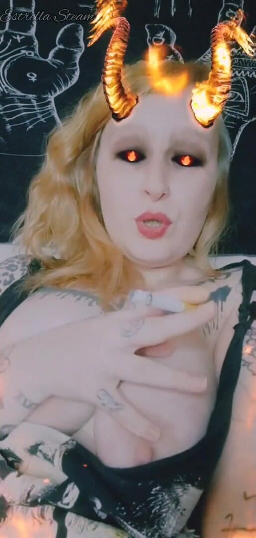 Estrella Steam: Demon pali papierosa