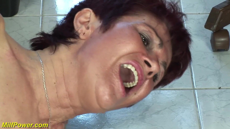 Milf Power: मम्मी का पहला सख्त गांड चुदाई