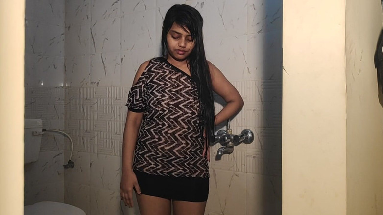 Alia Advani: Alia Advani Natural Tits Girls Secret Shower Escape