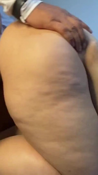 A esposa rabuda do meu chefe fodida de quatro no quarto de hotel. Real sexo caseiro