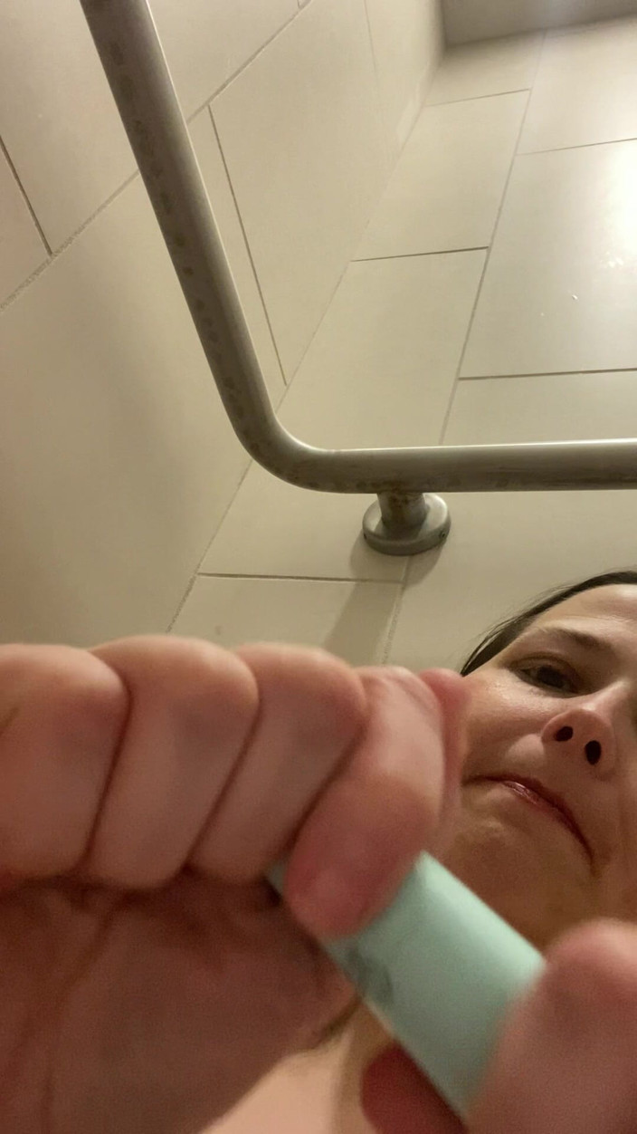MissChrystalline: Première masturbation depuis l’an 39, première partie (pas d’orgasme)