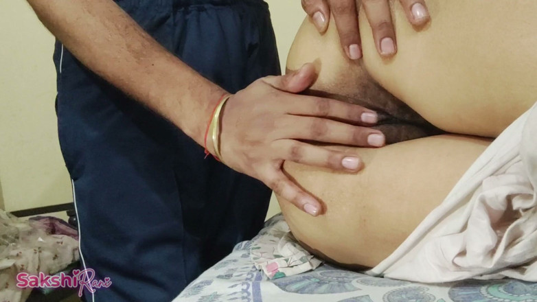 sakshi_raniii: La responsabile dell'azienda si è scopata il suo servitore in contanti...