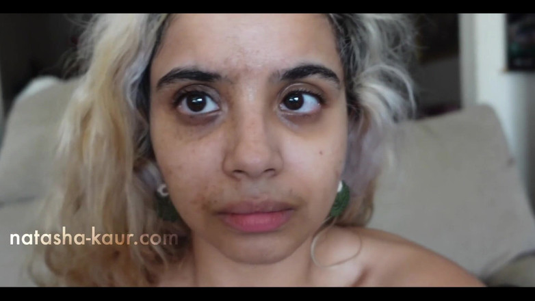 Natasha Kaur: Vibrator orgasm och slicka sperma av mina svettiga håriga armhålor...