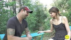 French Amateur Porn: Roztomilá blonďatá teenagerka šuká v hroznové révě