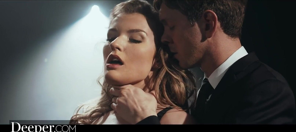 Deeper: Derin. Mia Melano sahnede yeteneklerini kanıtlıyor