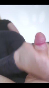 Voetenbeurt pov - spelen met mijn voeten en ze bedekt krijgen met sperma